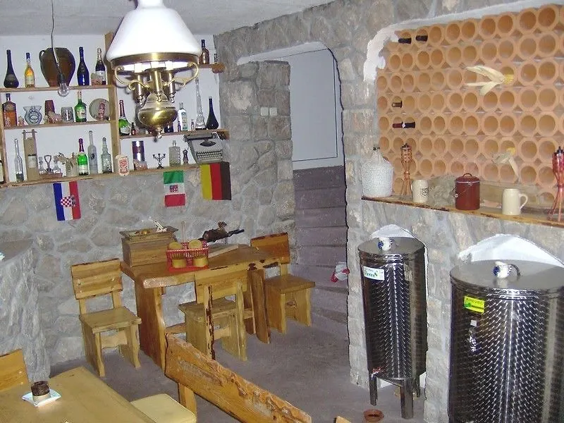 Apartments Justic Njivice 0*,