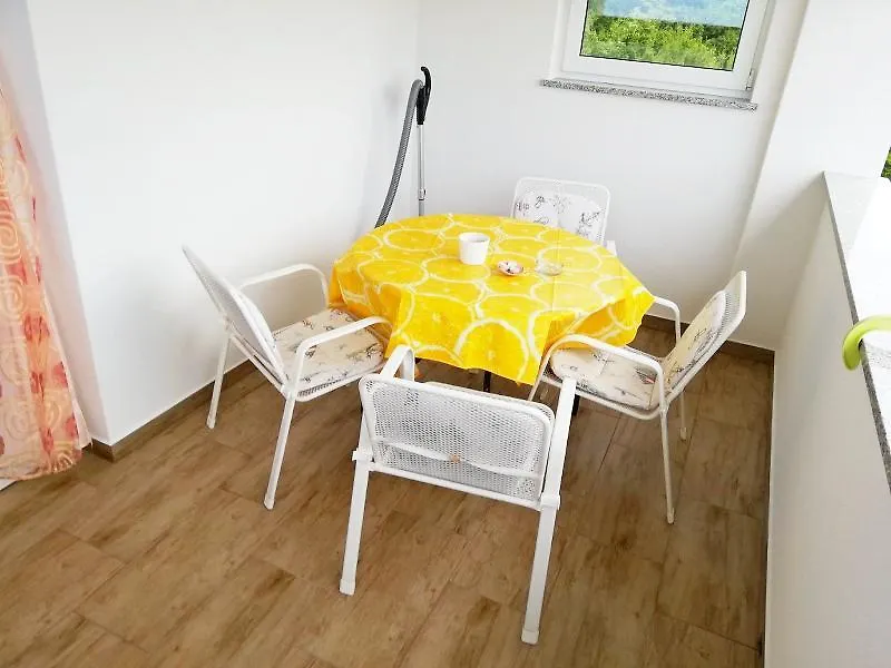 Apartments Justic Njivice 0*,